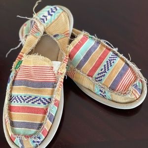 Sanuks Boho Pattern Gold Women’s Sz 10. Good condition.